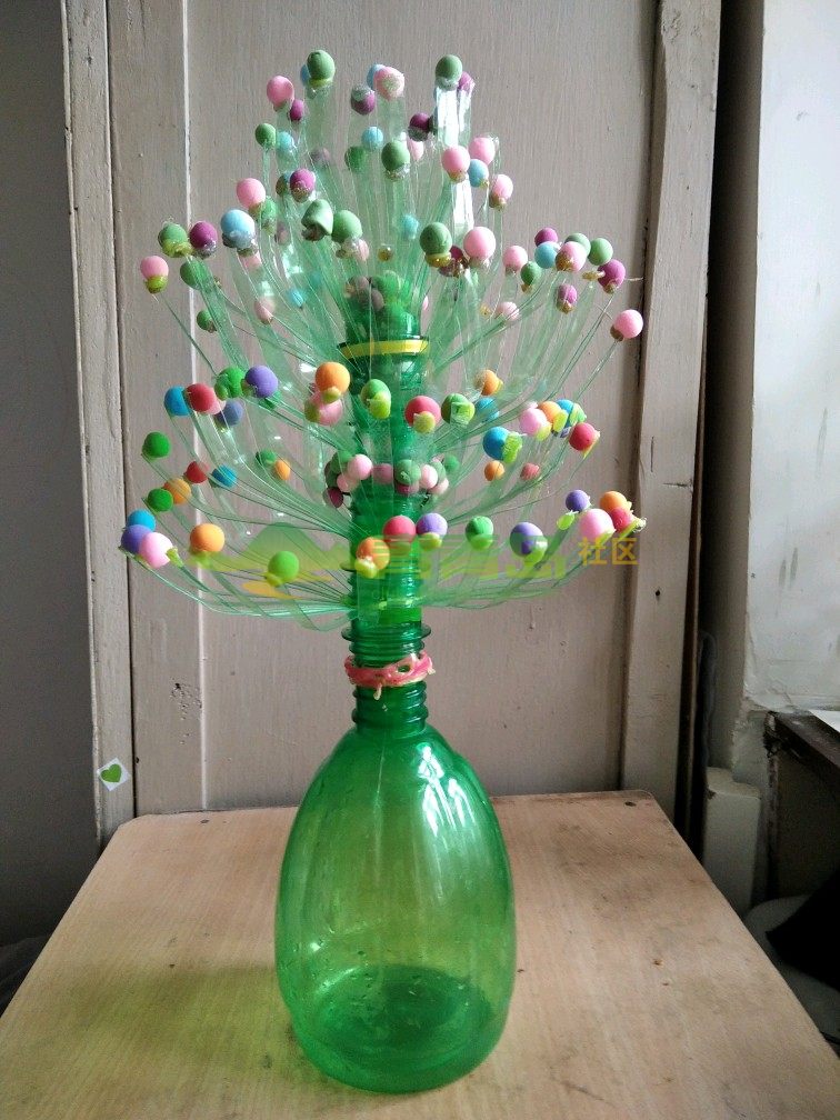 废物利用废旧雪碧瓶子.在家闲着没事做了一朵满天星!自我欣赏挺