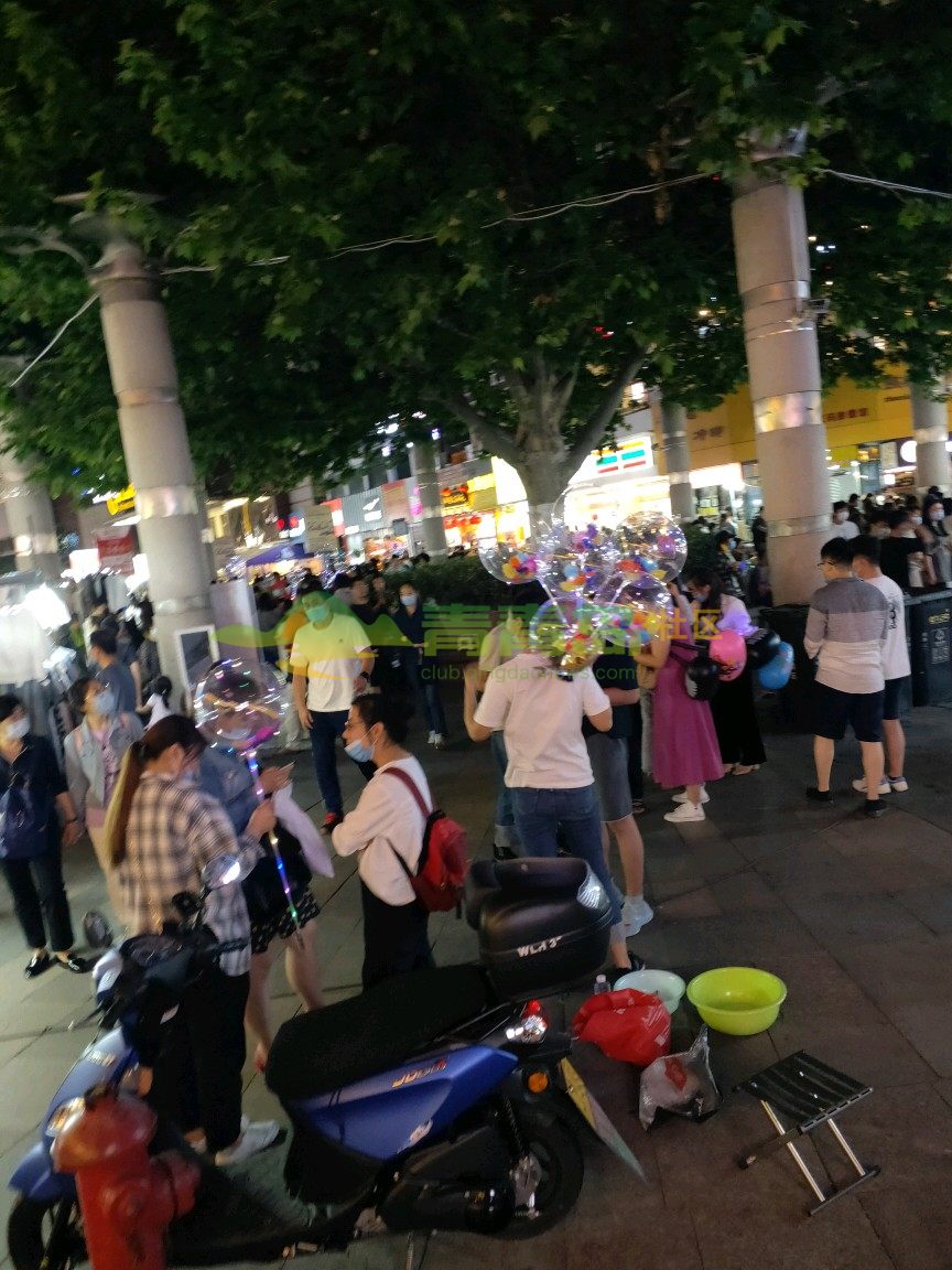 打卡李村商圈步行街夜市,人流涌动时间是2020.6.5-青青岛社区
